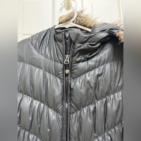 Eddie Bauer Charcoal Puffer Jacket with Faux Fur Hood - Picture 2 of 12